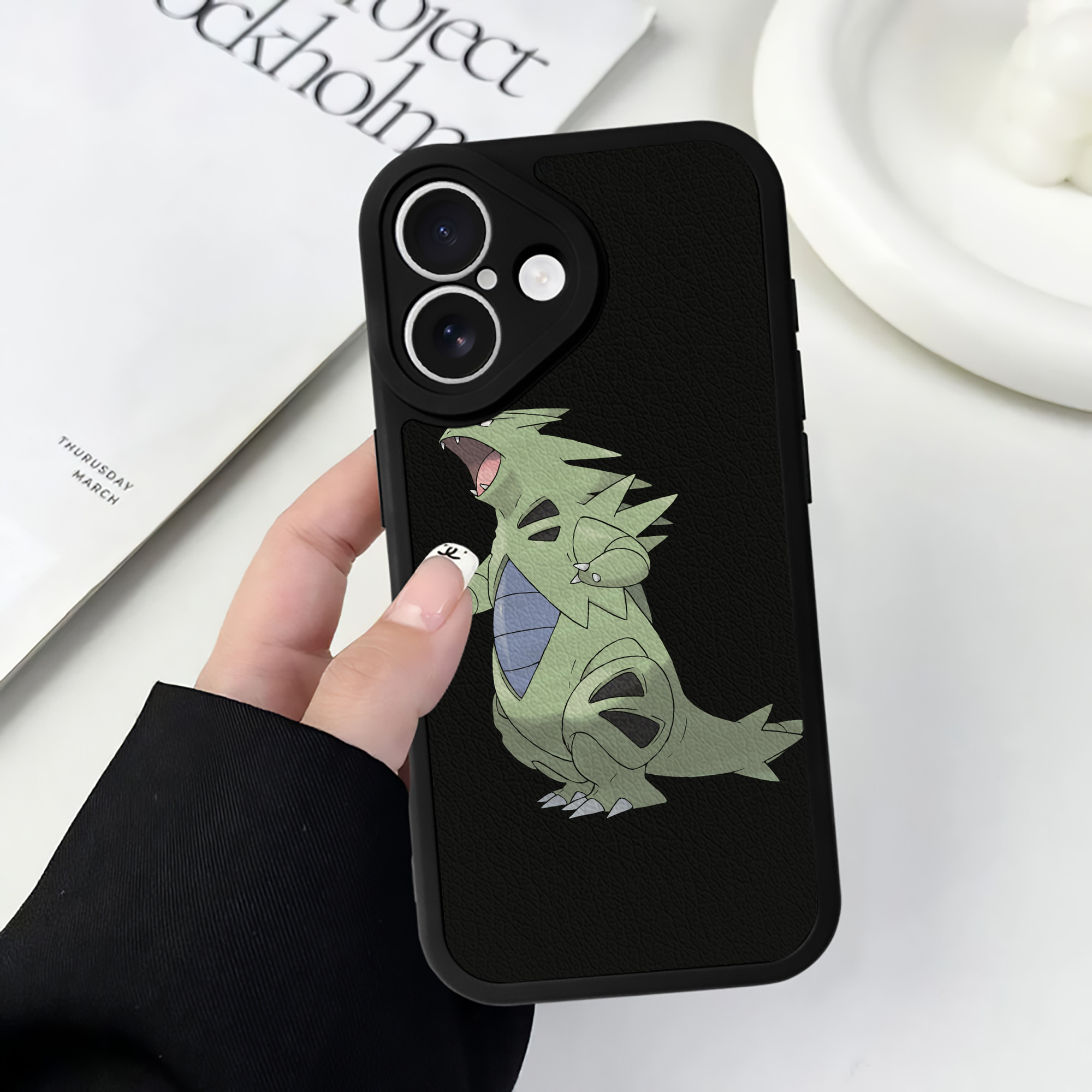 （画像用） ポケットモンスター Pokémon 【iPhone 16シリーズ対応】シリコンスマホケース（レザー調） 材質：シリコン